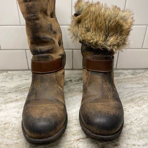 Juicy Couture Crown Vintage size 7.5 fake fur lines boots. Brown rustic leather
